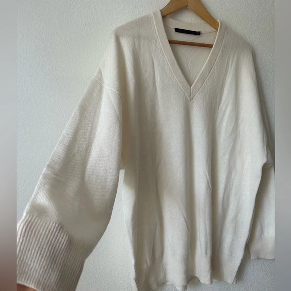 JENNI KAYNE Charlie V-Neck Sweater Ivory Cashmere for @Odessarose1947 - Picture 11 of 12